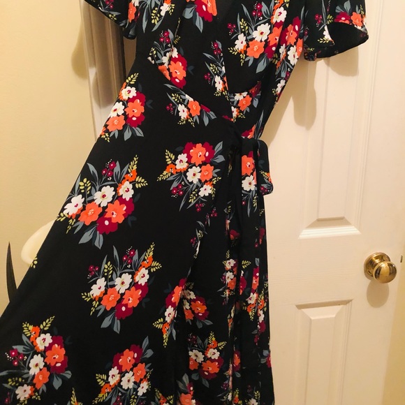Forever21 Contemporary Floral Dress - Picture 3 of 6
